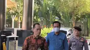 Bupati-Muara-Enim-Edison-tiba-di-Gedung-Merah-Putih-Jakarta.jpg