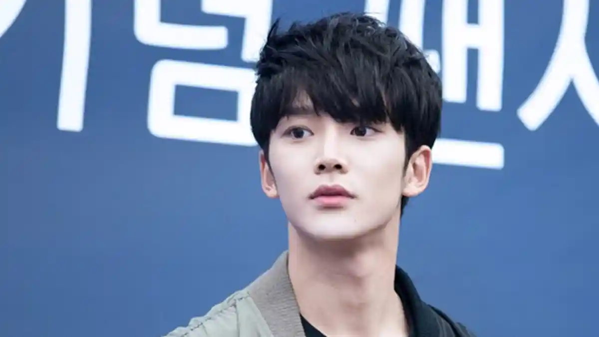 Member Boyband Korea Ganteng yang Lagi Ngetop Ini Dituduh Operasi Plastik!