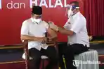 bupati-bangkalan-rk-abdul-latif-amin-imron-menjadi-penerima-vaksin-pertama-di-bangkalan.jpg
