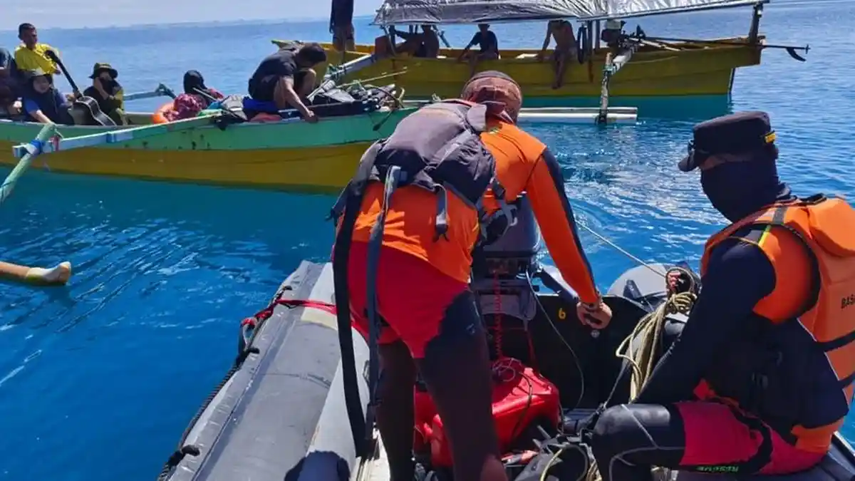 BREAKING NEWS Perahu Kehabisan Bahan Bakar, 9 Wisatawan Pulau Lahe Terjebak di Lautan Marisa