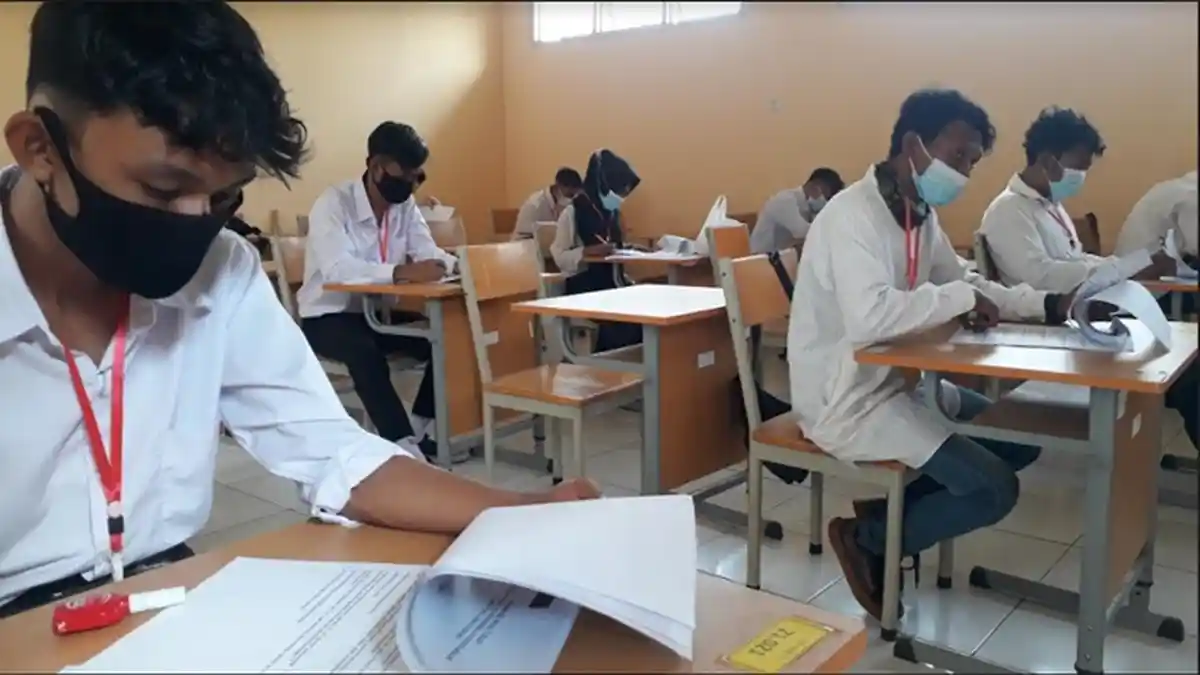 Anak Jalanan dan Putus Sekolah Ikuti Ujian Sekolah di SKB Palembang