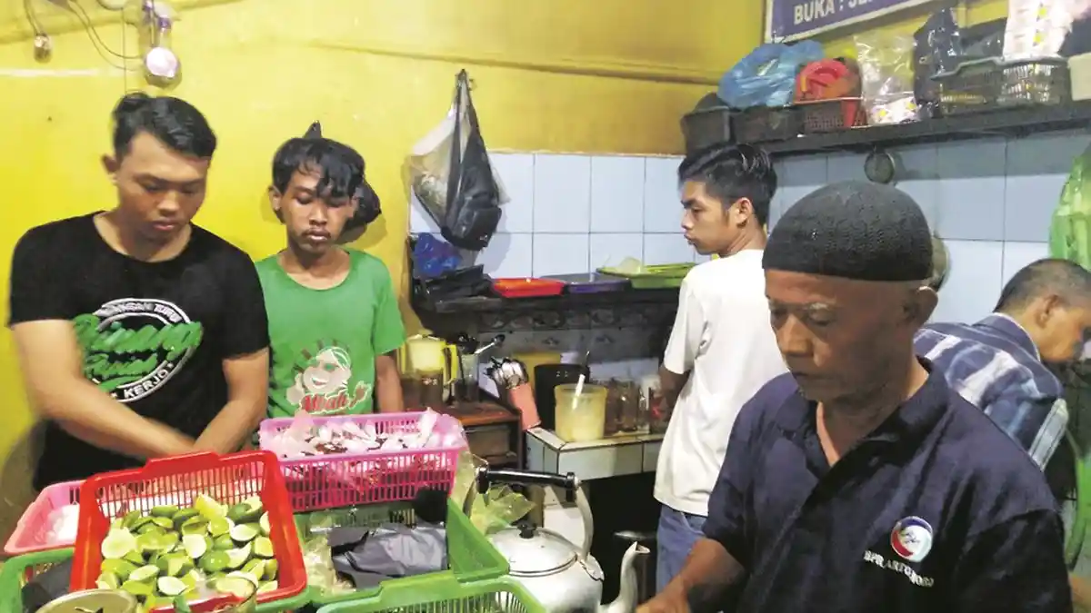 Warung Jahe Rempah Mbah Jo Semarang, Bukti Kesaktian Wabah Virus Corona, Kewalahan Layani Pembeli