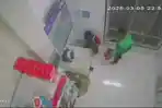 Pakai Jaket Ojol, Rampok Bersenpi Beraksi di Indomaret Palembang, Curi Rp16 Juta, Ancam Tembak Kasir
