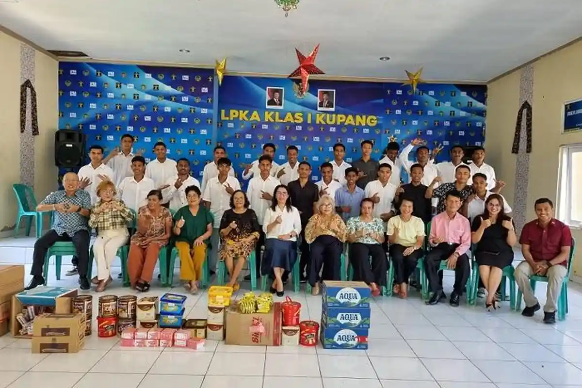 Rayon III GMIT Horeb Perumnas Kota Kupang NTT Berbagi Kasih dengan Penghuni LPKA Klas I Kupang
