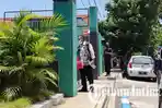 suasana-kantor-dinas-kesehatan-kabupaten-probolinggo-saat-penyidik-kpk-melakukan-penggeledahan.jpg