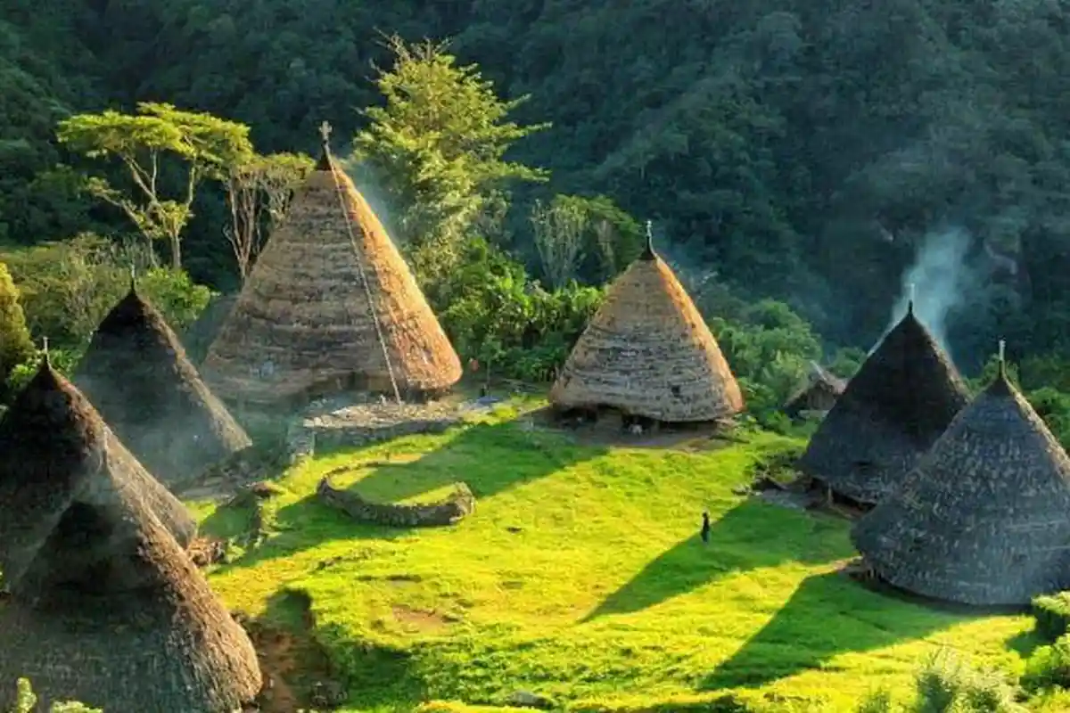 Wisata NTT, Liburan ke Labuan Bajo Wajin Kunjungi Wae Rebo, Desa Terindah di Dunia