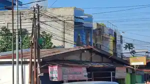 Kabel-provinder-internet-di-Jalan-SK-Rd-Syahbudin-Kota-Jambi.jpg