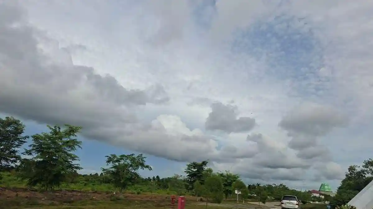 Cuaca Meulaboh Dominan Berawan Tebal dari Siang hingga Malam, BMKG Warning Potensi Hujan Petir