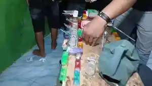 Tim-Unit-Reskrim-Polsek-Sunggal-melakukan-penggrebekan-ke-sebuah-rumah-di-Jalan-Klambir1.jpg