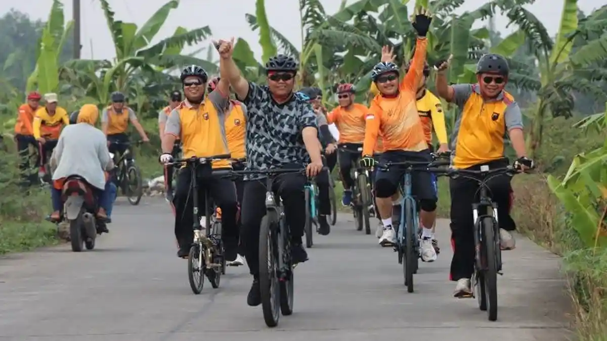 Diikuti Ratusan Peserta, Fun Bike Polres Demak Memeriahkan Hari Bhayangkara Ke-76