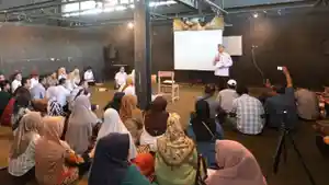 sosialisasi-kepada-puluhan-pedagang-di-zona-basah-Pasar-Banyuwangi.jpg