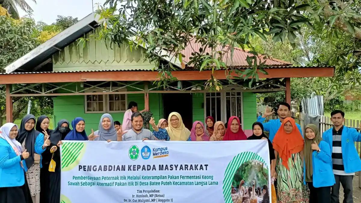Peternak Itik Batee Puteh Langsa Timur Diajarkan Mengolah Keong Sebagai Bahan Pakan