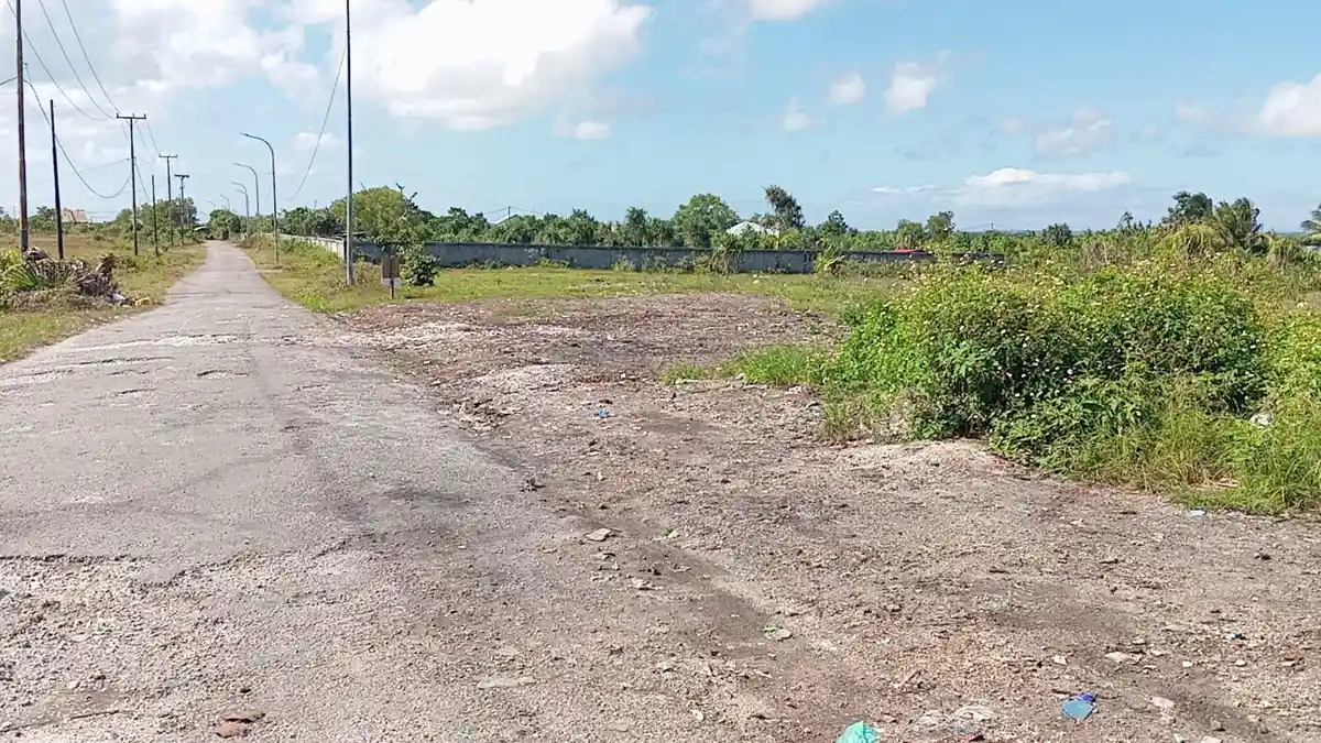 Tuntas Diangkut, Jalan Depan STIA Langgur di Maluku Tenggara Kembali Bersih