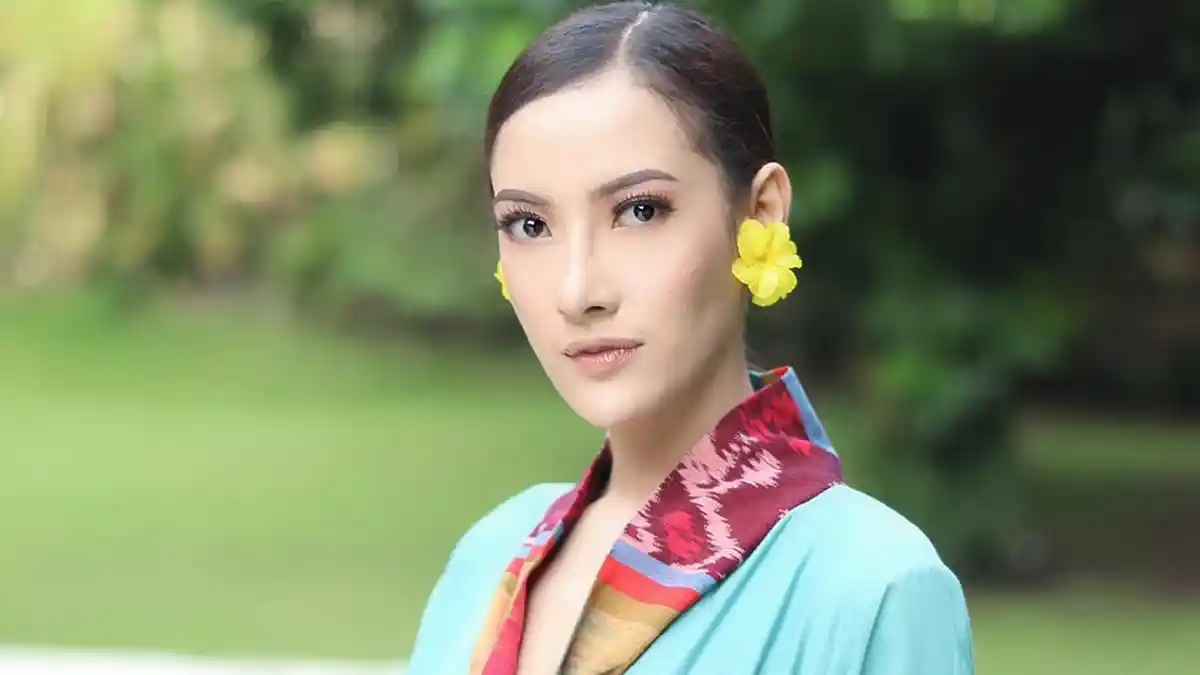 BUAH BIBIR - Rulita Anggraeni Bangun Kepercayaan Diri Calon Model Lewat Kelas Privat Modeling