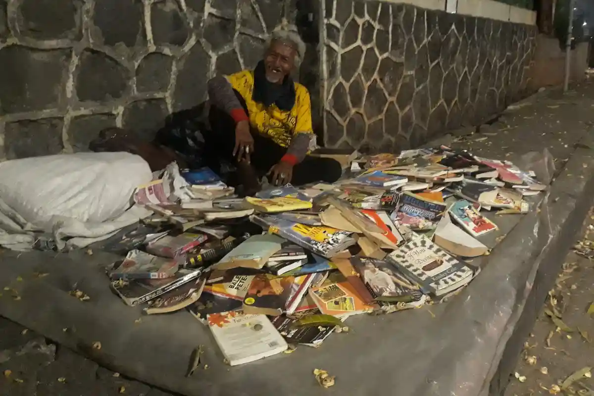 Cerita Bambang Penjual Buku Bekas: Diberi Uang dari Baim Wong, Ternyata Habis dalam 2 Hari untuk Ini