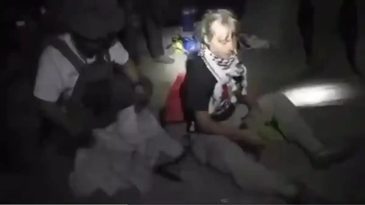 Greta Thunberg Alami Pelecehan dan Perlakuan Kasar dari Tentara Zionis, Dipaksa Cium Bendera Israel