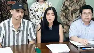 jessica-iskandar-didampingi-suaminya-vincent-verhaag-ketika-ditemui-di-kawasan-menteng.jpg