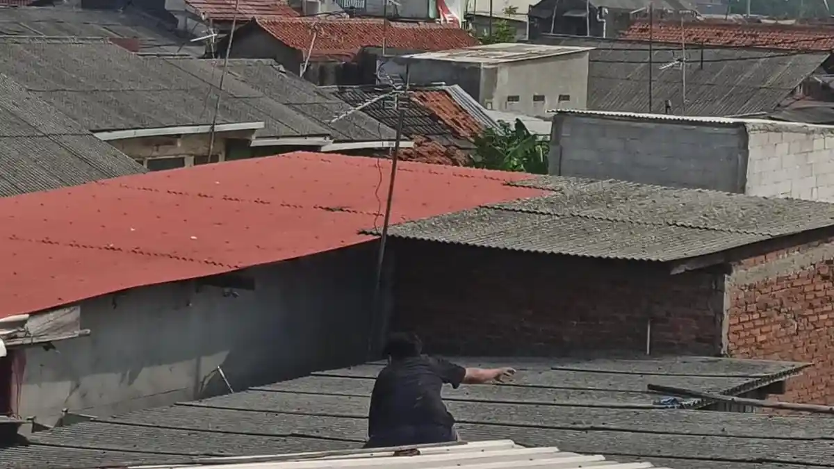 Polisi Kembali Grebek Kampung Narkoba, Ada Pengedar Nekat Kabur Lewat Atap Rumah Warga