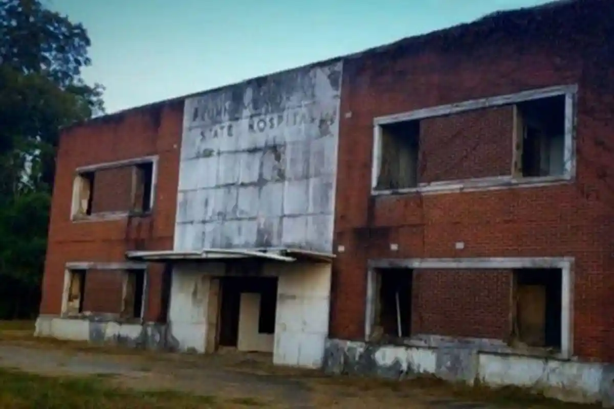 Berburu Hantu di Sebuah Rumah Sakit Terlantar, Tim Pemburu Hantu Menemukan Hal Mengerikan ini