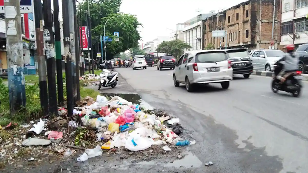 Sampah Menumpuk Hampir Sebulan di Desa Medan Estate, Ternyata Perangkat Desa Diperiksa Jaksa