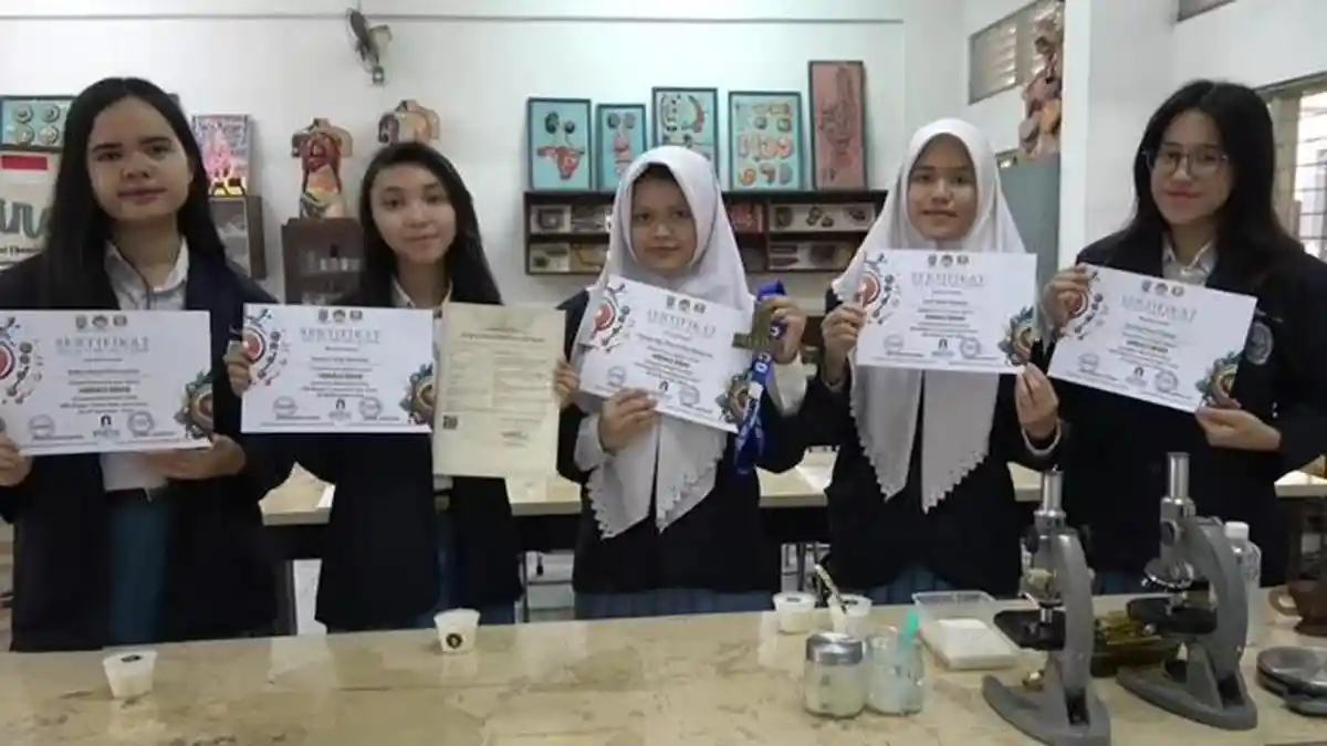 Siswa SMAN 5 Surabaya Ciptakan Immunomodulator Tuberculosis dari Buah Widara Bekol