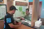 Potret-aktivitas-di-Money-Changer-Dolarasia-yang-berada-di-Jalan-Dr-Cipto-mangunkusumo.jpg