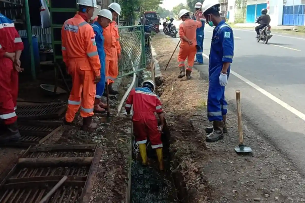 Pipa Minyak Pertamina Bocor di Blora, Meluber di Saluran Air dan Areal Persawahan
