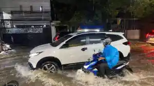 banjir-di-Nusa-Loka-Serpong.jpg