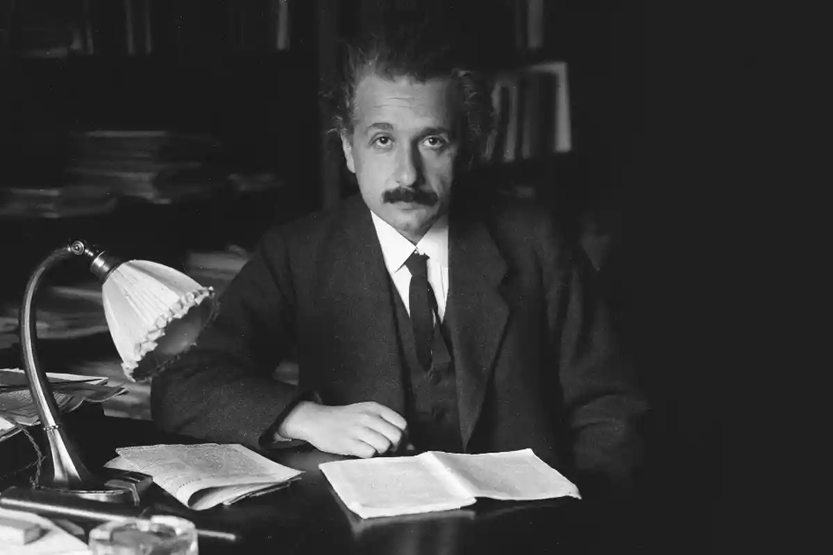 18 Kata-Kata Bijak Albert Einstein tentang Kehidupan dalam Bahasa Inggris dan Indonesia