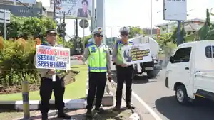 Operasi-Keselamatan-Agung-2026-Satlantas-Polresta-Denpasar-Tindak-13-Pelanggar-di-TL-Sunset-Road.jpg