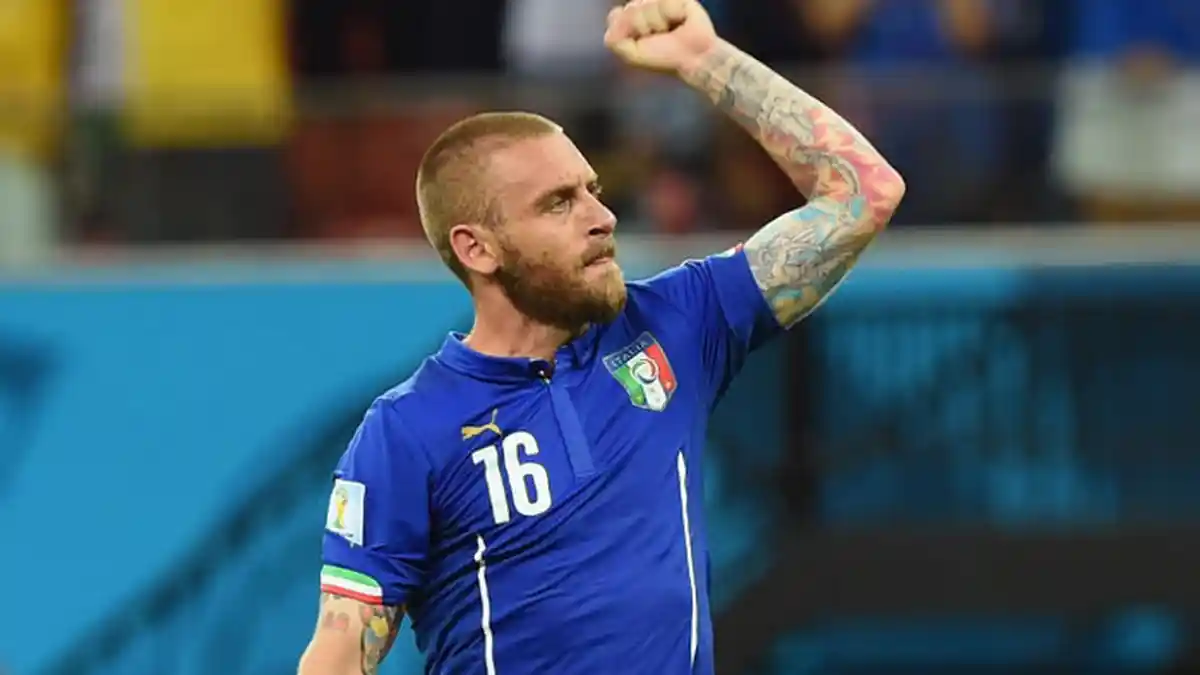 Hasil Italia vs Swedia - Kini Beredar Video De Rossi Debat dengan Staff, Ternyata ini yang Terjadi