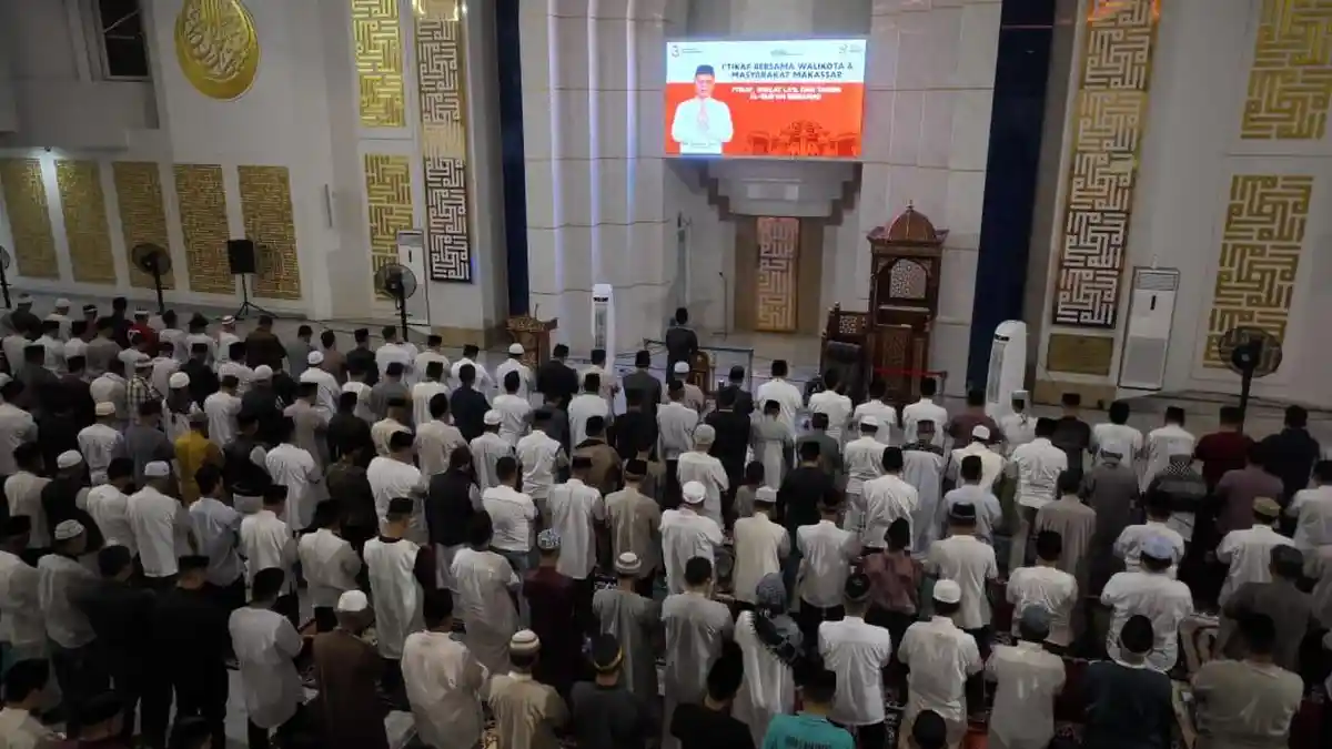RT/RW hingga Camat se- Makassar Ikut Itikaf di Masjid 99 Kubah Makassar