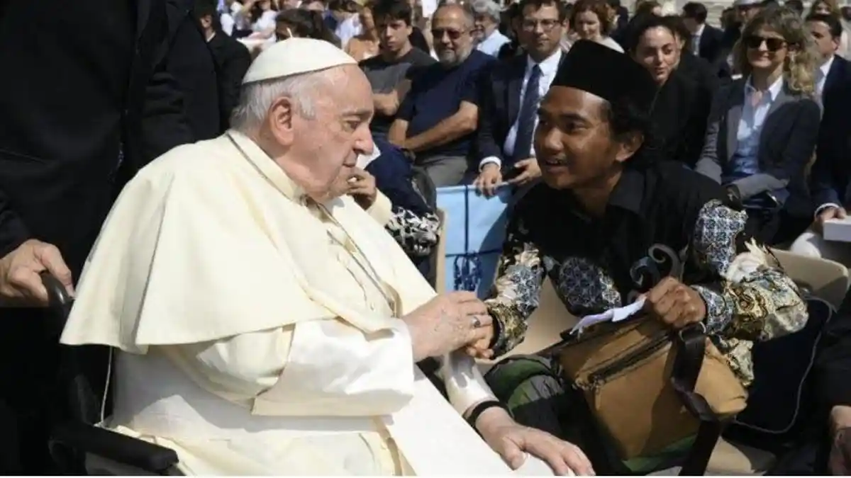 Pemuda Banten Ini Dapat Kabar Langsung Meninggalnya Paus Fransiskus dari Vatikan