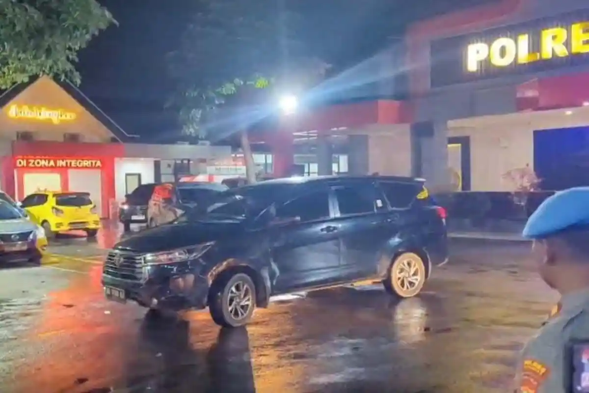 UPDATE : Mobil Penyidik KPK Keluar dari Mapolres Dini Hari,  Bupati Ponorogo Sugiri Sancoko Dibawa