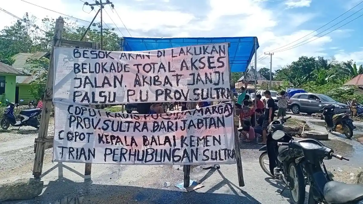 Jalur Provinsi di Konawe Selatan Macet Total Akibat Warga Blokade Jalan, Protes Jalan Rusak