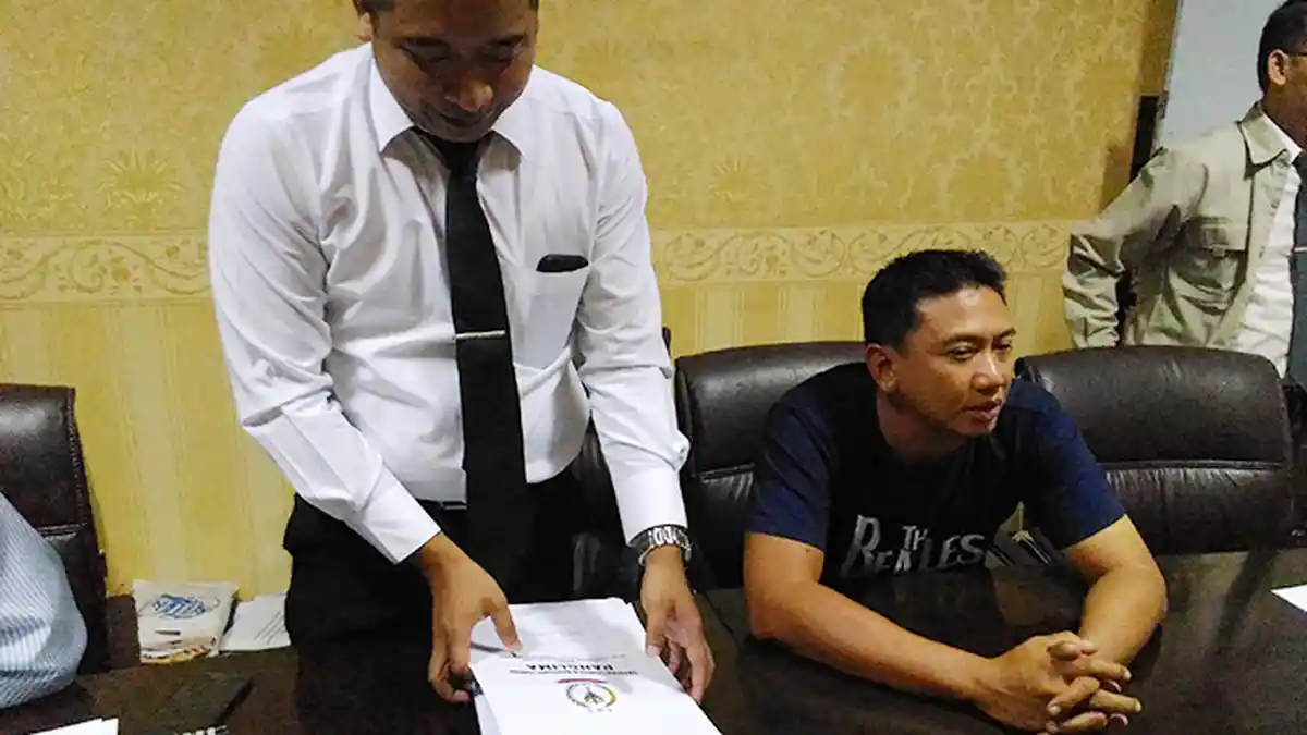 Kronologis Ridwan Kamil Menampar Versi Sopir Angkot Gelap