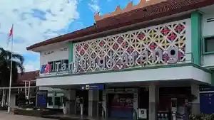 KAI-ingatkan-masyarakat-tidak-beraktivitas-di-jalur-rel-kereta-api.jpg