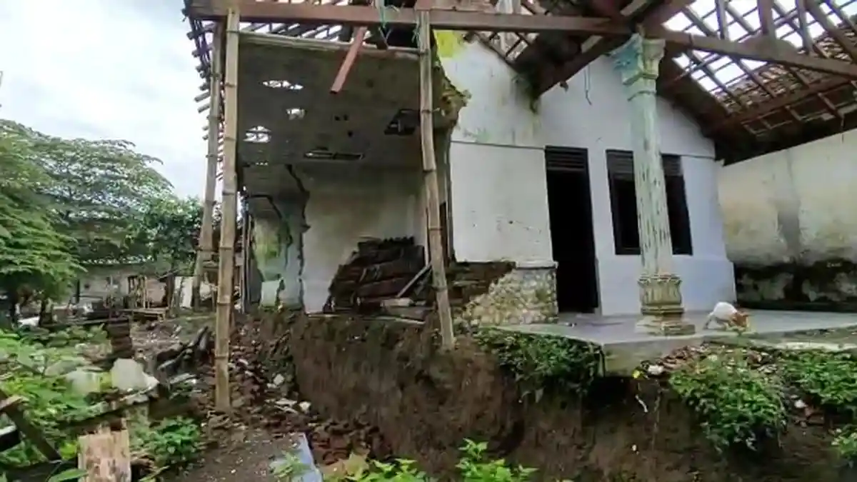 Kampung di Desa Ciwaringin Cirebon Ditinggalkan Penghuninya, Semula Banyak Rumah Kini Habis