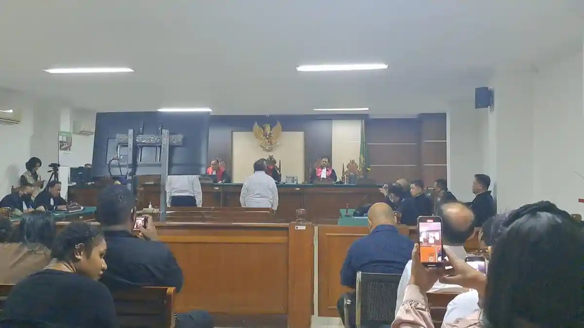 Bupati Mimika Nonaktif Eltinus Omaleng Divonis Bebas di Pengadilan Negeri Makassar