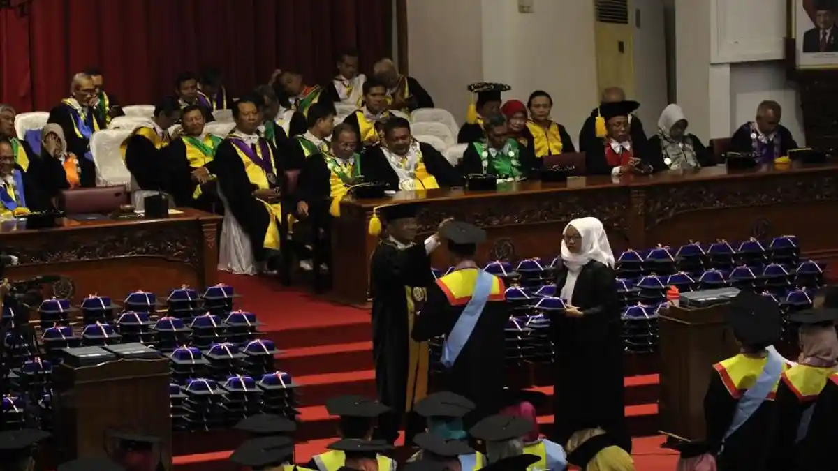 Sabtu Besok, Rektor UNS Solo Akan Mewisuda 1.012 Wisudawan Cum Laude