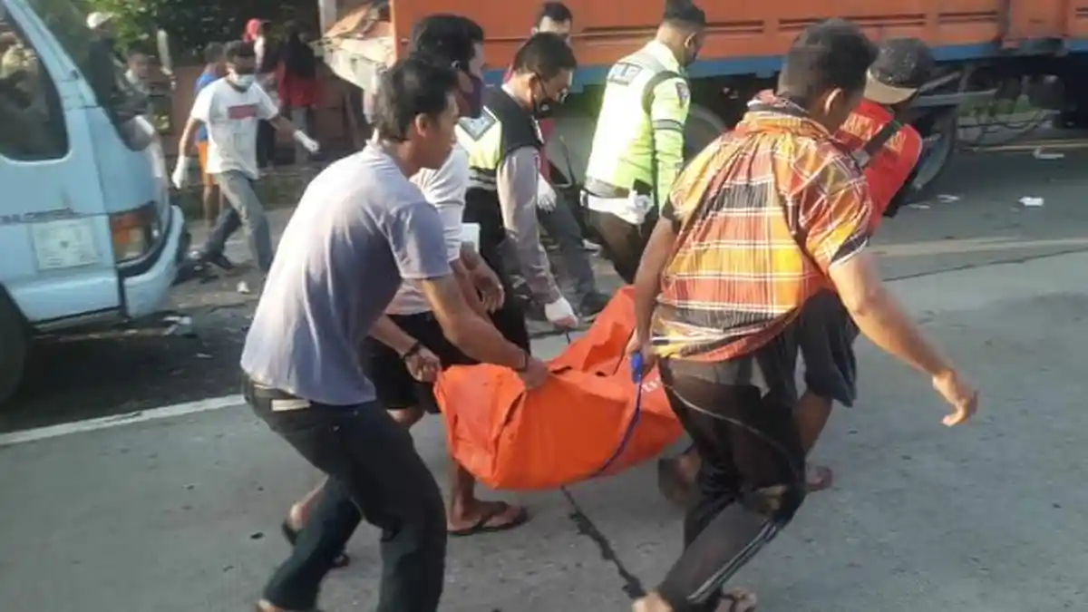 Kecelakaan Maut di Clapar Batang, Dua Sopir Meninggal Setelah Truk Box Tabrak Truk Gandeng