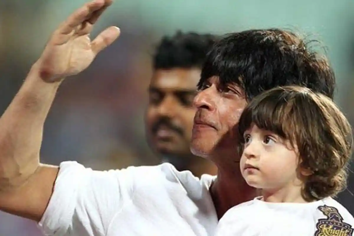 Cara Shahrukh Khan dan Istrinya Main Bareng Buah Hati Ini Bikin Netizen Meleleh, Kocak Banget!