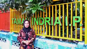 Kepala-Sekolah-TK-Taman-Indria.jpg