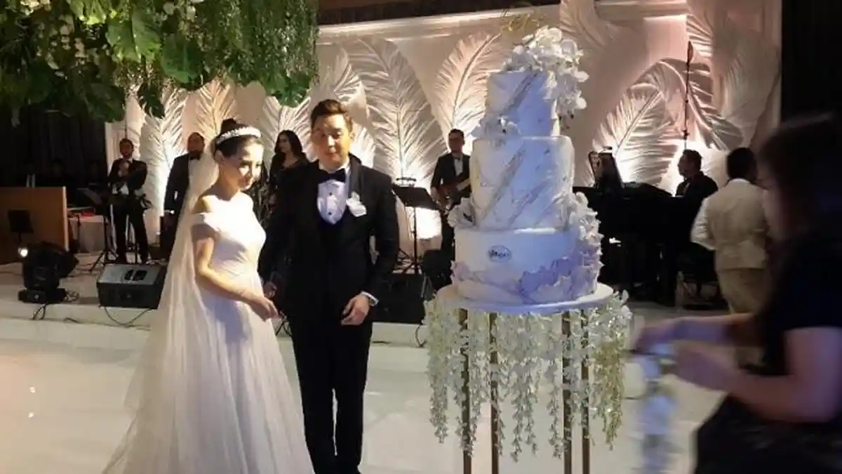 Momen Mengharukan Menurut Edric Tjandra dan Istri di Hari Pernikahan Mereka