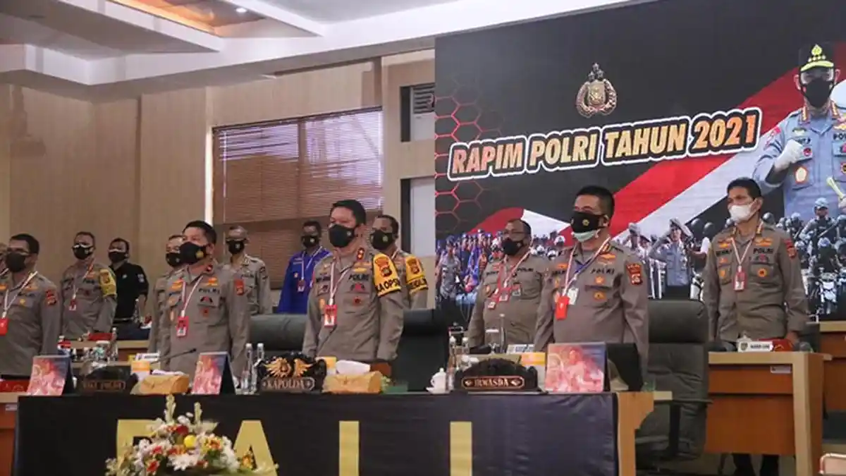 Penanganan Covid-19 hingga Etika Bermedsos,Kapolda Bali Terima Arahan Kapolri dalam Rapim Polri 2021