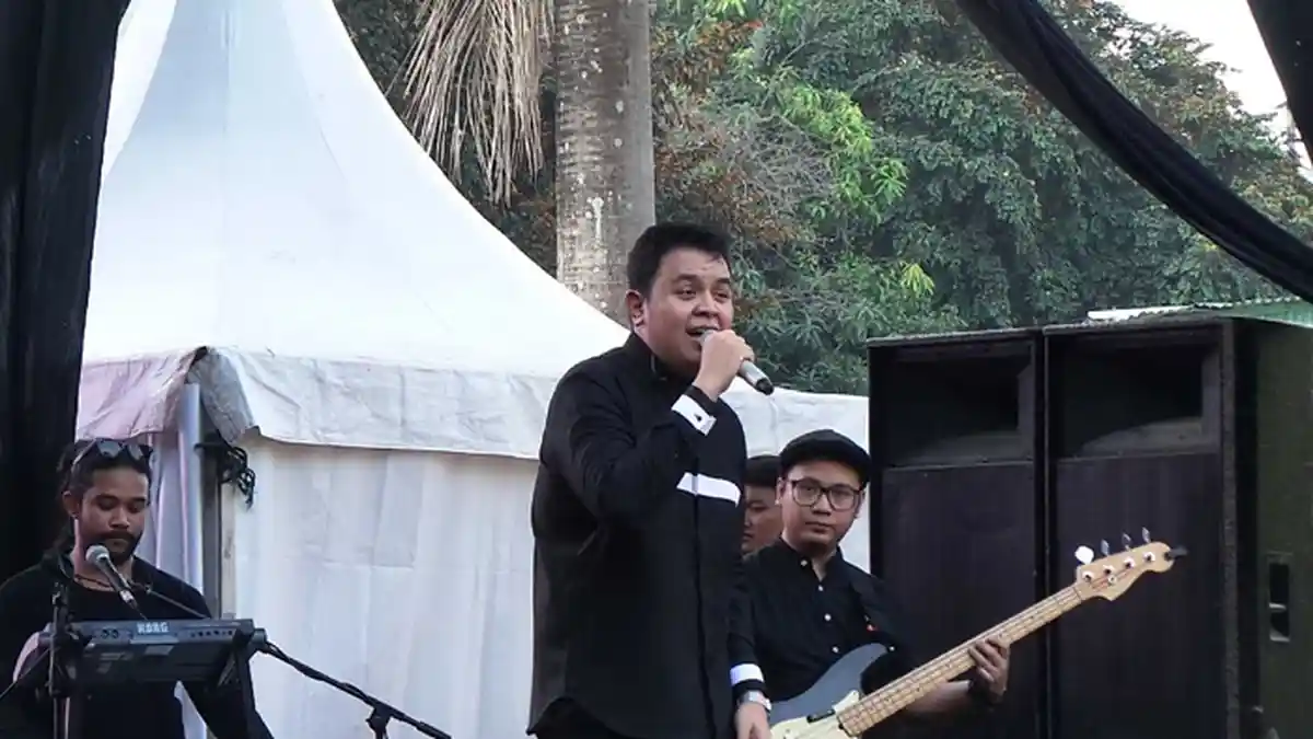 Penyanyi Tulus Berduka di Malam Penghargaan AMI Awards 2015