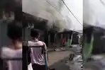 Kebakaran-terlihat-dua-rumah-kontrakan-semi-permanen-di-kawasan.jpg