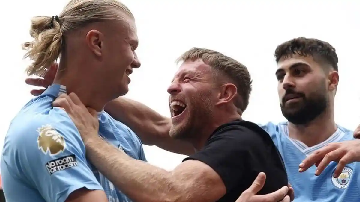 Erling Haaland Rayakan Gol Bersama Mantan Petinju Juara Dunia