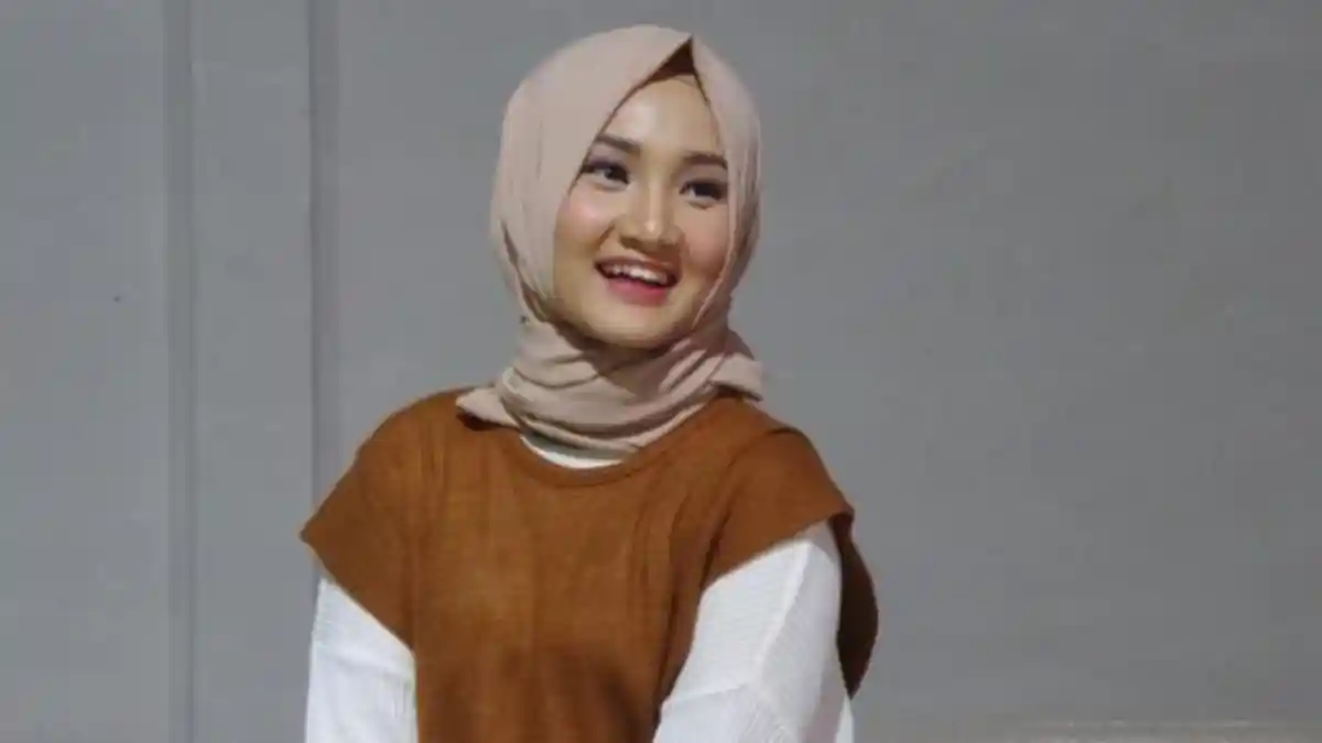 Lirik dan Chord Kunci Gitar Dalam Teduh - Fatin: Kepada Dia yang Tercinta, Ingin Bibirku Berkata