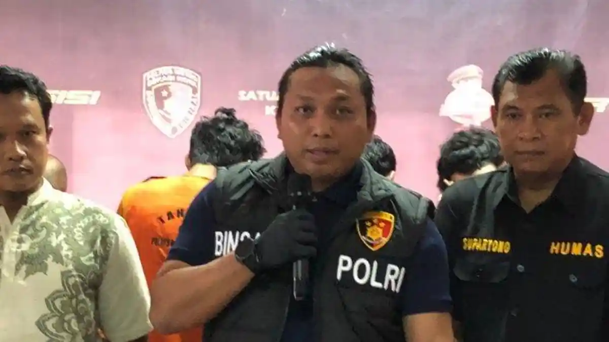 Demi Memenuhi Hasratnya Pria di Bekasi Cabuli Anak Kandungnya 20 Kali Selama 2 Tahun